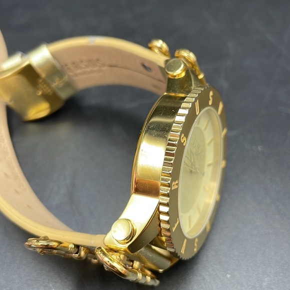 24HR DROP ⬇️ Versace Versus Gold Safety pin watch - Picture 3 of 6